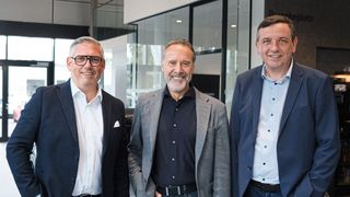 Die Geschäftsführung der Porsche-Zentren am Niederrhein besteht künftig aus: (v. l.) Stefan Minor, Marcel van der Velden (Vorsitzender) und Roger Schulz (Aftersales). (Bild: Sportwagen Zentrum Niederrhein GmbH)