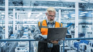 getac-s510ad-scenario-manufacturing-240918 (©Getac – Modernste Technologien für fordernde Umgebung: das neue KI fähige Getac S510 AD)