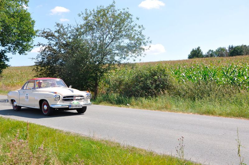 Auf weiter, vogtländischer Flur: ein Borgward Isabella Coupé. (Schunk)