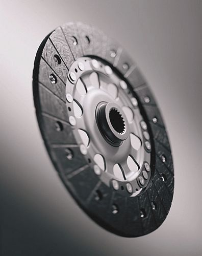 Der User findet relativ einfach die Ersatzteile, die er benötigt, von der Kupplungsscheibe ... (Foto: BMW)