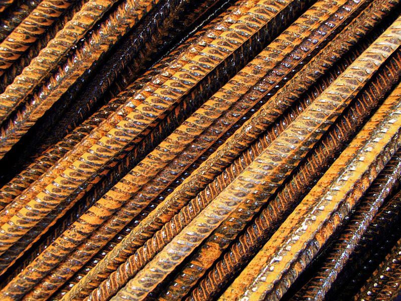 Bild 2: Vor allem in der Metallverarbeitung ist das Halbteilemanagement wegen der vielen Bearbeitungsschritte ein wichtiger Faktor. (Paul-Georg Meister, pixelio.de)