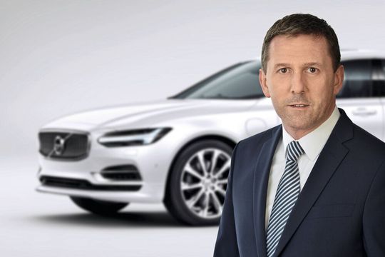 Volvo-Deutschland-Geschäftsführer Thomas Bauch freut sich über die positive Auftragslage.(Bild:  Volvo)
