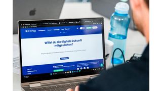 Immer mehr Menschen informieren sich vor Wahlen über die Positionen der deutschen Parteien bei KI-Modellen wie ChatGPT. (Bild: Johanna Weber)