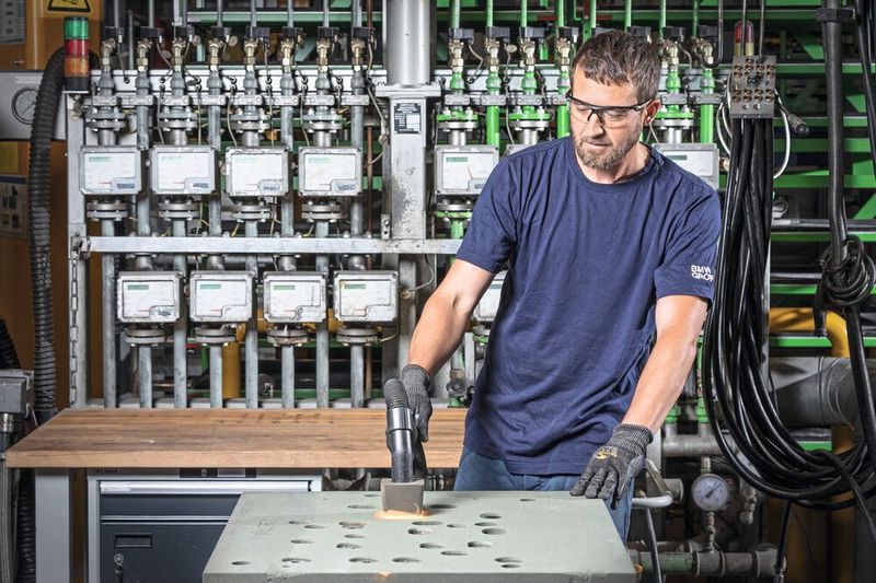 Fertigung des Gehäuses der BMW-Brennstoffzellen.  (Bild: BMW)