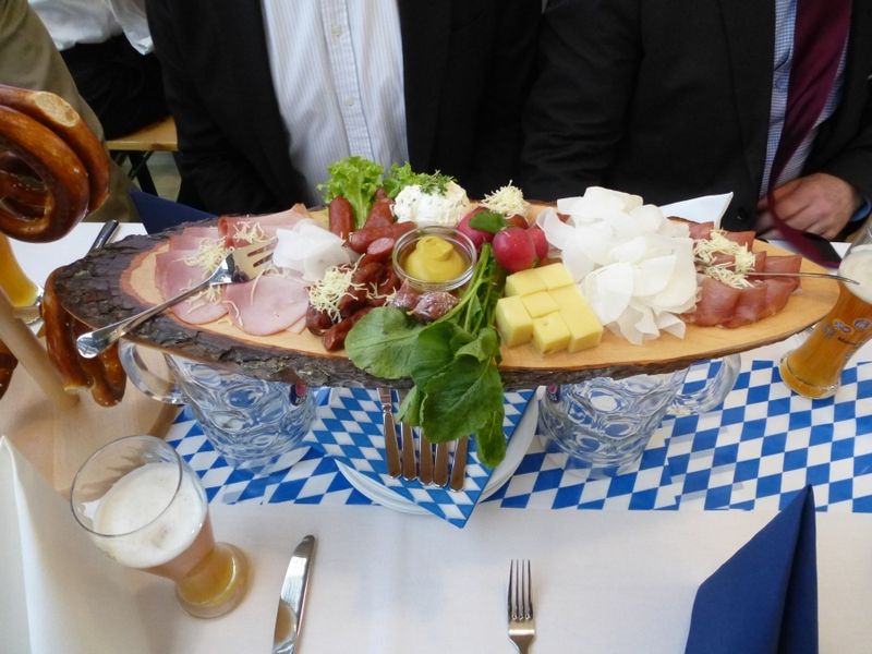 Impressionen vom diesjährigen Ausstellerabend der Analytica 2014 in München.
 Weitere aktuelle Bilder und Nachrichten finden Sie auf unserer Landingpage zur Analytica, in unserem Visitorguide zur Messe oder in den kommenden Tage auch auf der Bildergalerie-Übersichtsseite . (Bild: Back/LABORPRAXIS)