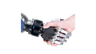 Die SVH 5-Fingerhand von Schunk ist der weltweit erste DGUV-zertifizierte Greifer für den kollaborativen Betrieb. (Schunk GmbH & Co KG / Thomas Moeller)