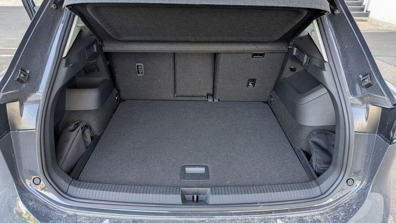 Der Kofferraum ist mit über 650 Litern für ein 4,5-Meter-Auto wirklich riesig. (Bild: Rosenow – VCG)