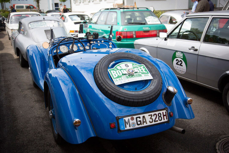 Während der Bodensee-Klassik 2014 erzielte dieser blaue BMW 328 den Klassensieg unter den Vorkriegsfahrzeugen. (Foto: BMW)