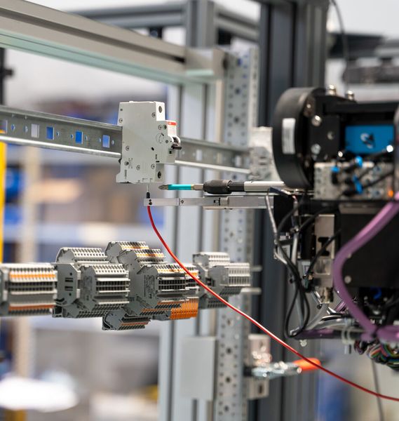 Gewinner Kategorie Robotik: WAGO Gmbh & Co. KG mit der Innovation WAGO Cabinet Wiring Robot (Bild: WAGO Gmbh & Co. KG)