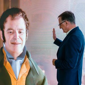 Der Avatar wirkt durch seine natürlichen Bewegungen sowie eine lippensynchrone, flüssige Sprache und die Reaktion auf Gesten und Ansprache den Forschern zufolge täuschend echt.(Bild:  Ludmilla Parsyak, Fraunhofer IAO)