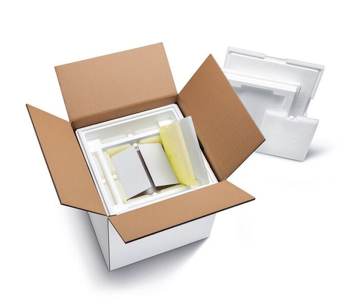 Abb.2: Verpackt mit Thermoboxen mit passiver Kühlung kommen Medikamente und Laborproben sicher und gut gekühlt beim Empfänger an. (Storopack)