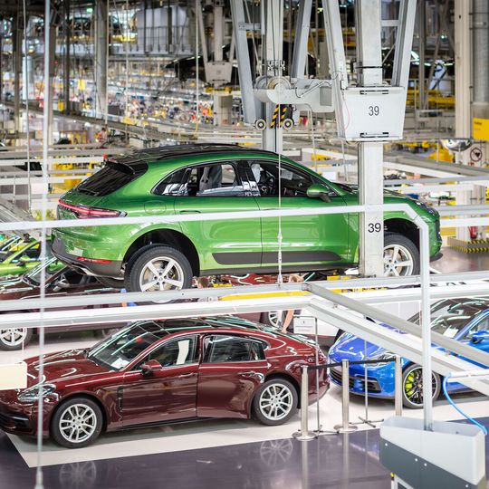 An eine geordnete Produktion ist bei Porsche derzeit nicht zu denken.(Bild:  Porsche)