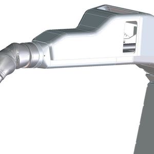 Bild 2: Zwischen Handachse und Zerstäuber des Lackierroboters ist ein Werkzeug montiert, mit dem sich Hauben und Türen öffnen oder schließen lassen. Bild: Dürr