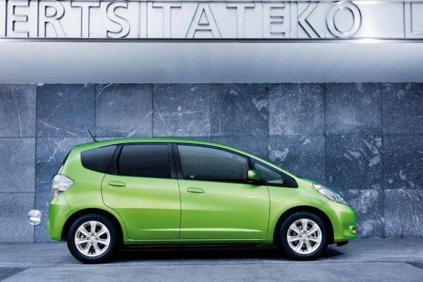 Der 1,3 Liter i-VTEC Motor des Jazz Hybrid  ist mit einem CVT-Getriebe und einem Elektromotor kombiniert (Bild: Honda)