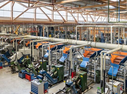 Entgegen der Prognosen von Analysten schwächelte die deutsche Industrie mehr als gedacht. Vor allem der Iran-Krieg und die gesperrte Straße von Hormus könnten uns noch teuer zu stehen kommen ...(Bild:  Ch. Lederer)