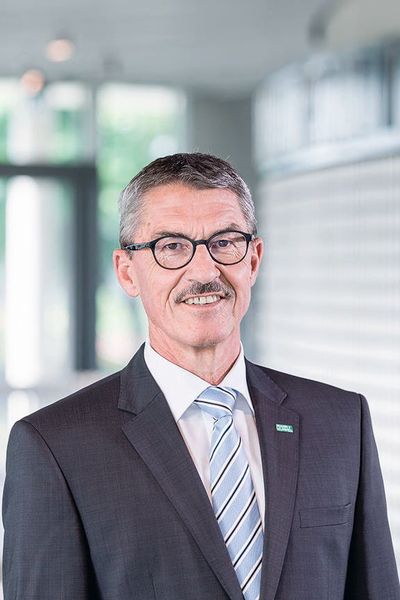 Weber verlässt Mann+Hummel: Die Gesellschafterbevollmächtigten der Mann+Hummel-Gruppe, Thomas Fischer und Manfred Wolf, und der Vorsitzende der Geschäftsführung, Alfred Weber, sind übereingekommen, ihre Zusammenarbeit zu beenden. Weber hatte bereits im Sommer 2017 eine Vertragsverlängerung über 2018 hinaus ausgeschlossen und hat nun aus persönlichen Gründen um die Entbindung von seinen Aufgaben gebeten. Er legt mit sofortiger Wirkung sein Amt nieder. (Mann + Hummel)