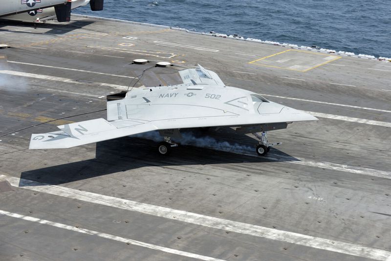 Die X-47B bei der Landung auf dem Flugdeck der George H. W. Bush (Capt. Jane E. Campbell)