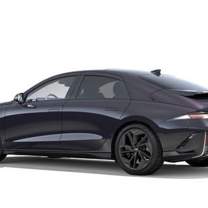 Äußerliche Merkmale sind 20-Zoll-Räder, Effektlack und spezielle Zierleisten an der Karosserie.(Bild:  Hyundai)