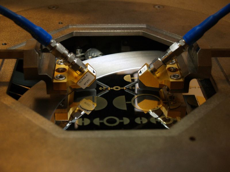 HF-Messung von Teststrukturen auf Glas-Wafer in Dünnfilmtechnologie (Bild: Ivan Ndip)