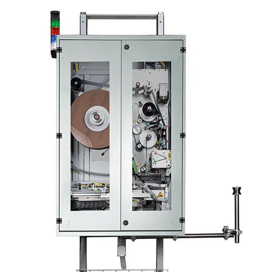 Vorderseite des Etikettiersystems Logomatic 920 PSCK für die Palettenschnur-Etikettierung. Vorderseite des Etikettiersystems Logomatic 920 PSCK für die Palettenschnur-Etikettierung.