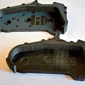 Component made of PA6 30GF (Original design (top) and NX-optimised design (bottom))(Source:  Guido Radig)