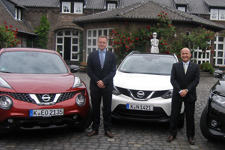 Sehen Nissan auf Wachstumskurs: Händlernetz-Entwickler Lars Bialkowski (li.) und Thomas Hausch, Geschäftsführer von Nissan Center Europe. (Foto: Grimm)