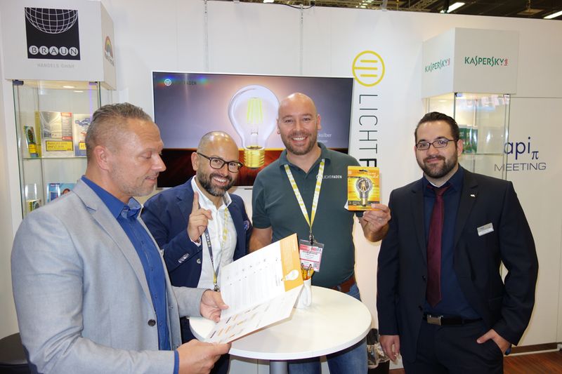 Bei den Jungs ist die romantische Lampe angegangen (v. l.) Thomas Lantermann, api, Maciej Wieczorek, Zotac, Sebastian Pforr, K-Gruppe und Stefan Pilz, api (Bild: IT-BUSINESS)
