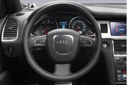 Audi verlangt für seinen Zwölfzylinder 130.600 Euro, eine ganz andere Preisdimension als die anderen Q7-Modelle. (Archiv: Vogel Business Media)