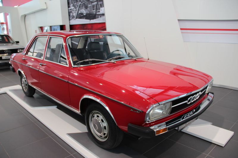 Gerade zu neu muteten dieser Audi 100.... (Bild: Reinhold Schäfer)