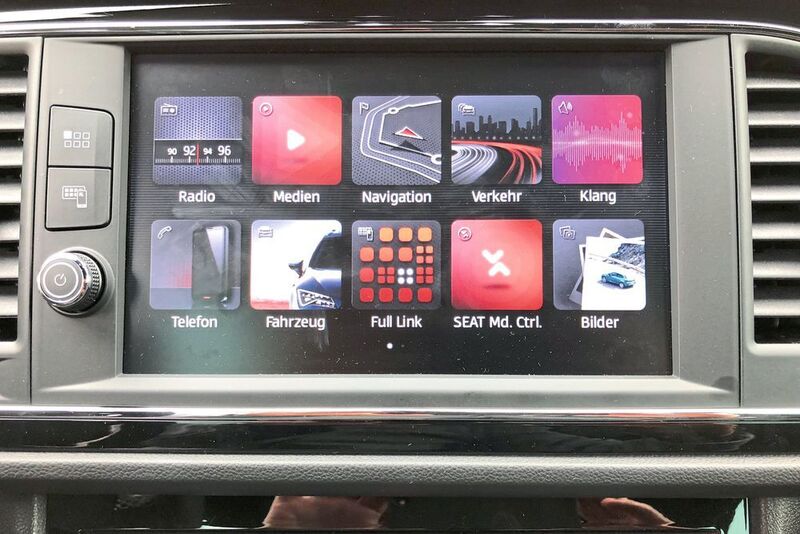 Das Infotainmentsystem wird über einen Acht-Zoll-Bildschirm bedient... (Jens Scheiner/»Automobil Industrie«)