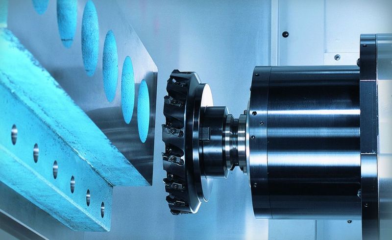 Mit 1520 mm Verfahrweg in der X-Achse sowie 1500 mm Durchmesser und 1500 mm Höhe als maximalem Werkstückformat empfiehlt sich die Maschine für die Großmotorenfertigung  Bild: Makino (Archiv: Vogel Business Media)