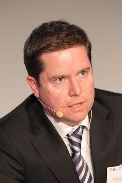 Dr.-Ing. Mike Heidrich, Geschäftsfeldleiter Industrial Communication: „Die industrielle Produktion wird bereits heute sehr stark durch Informations- und Softwarewaretechnologien bestimmt und für die kommenden Jahrzehnte wird eine umfassende Verschmelzung von Produktion, Automatisierung und Informationstechnik vorausgesagt.“ (Bild: Bayern Innovativ/Thomas Geiger)