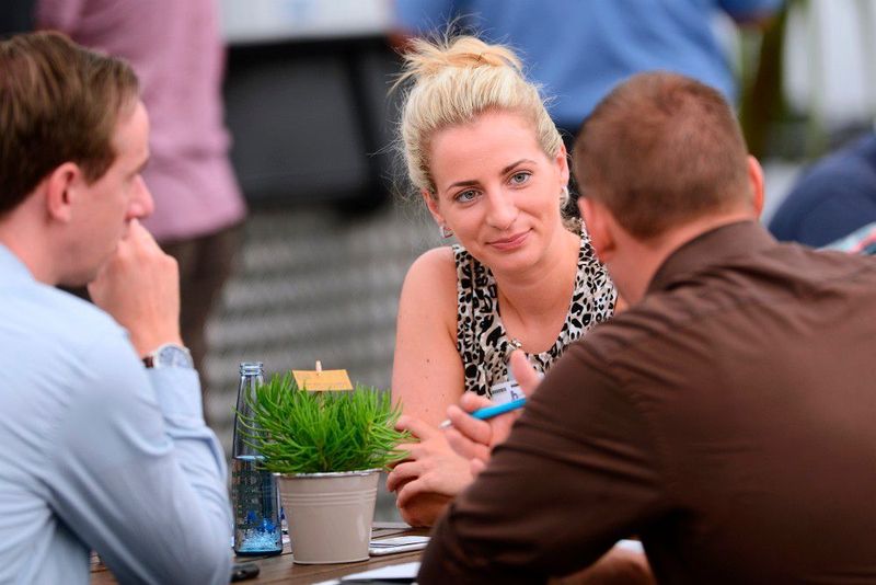 Jennifer Peter, Leiterin Online Handel bei Herweck, im Gespräch. (Herweck)