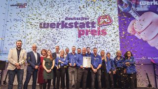 Konfettiregen für den Sieger: die Schwanfelder Meisterwerkstatt aus Rednitzhembach (Bild: Stefan Bausewein)