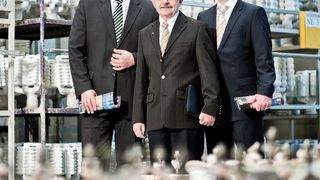 Werner Blank mit Axel Breitling und Ingo Bitzer (Bild: Feinguss Blank)