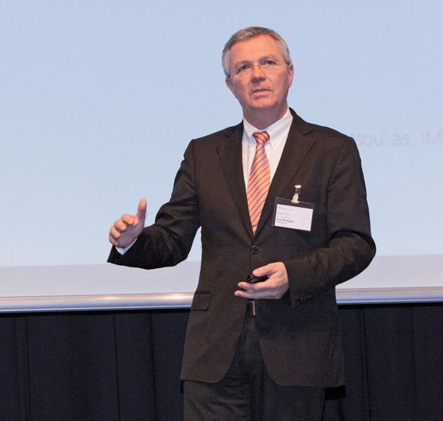 Prof. Michael ten Hompel, Fraunhofer-IML: „Wir können den Maschinen zwar ein Stück weit das Denken überlassen, sollten aber den Stecker in der Hand behalten.“ (Bild: VDI Wissensforum)