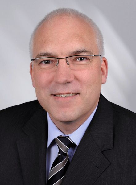 „Li-Batterien sind Segen und Fluch zugleich: Obwohl sie uns täglich begleiten, stellen sie besondere Herausforderungen an Personensicherheit und Brandschutz“, so Michael Buser, Risk Experts Risiko Engineering GmbH. (Bild: Risk Experts Risiko Engineering)
