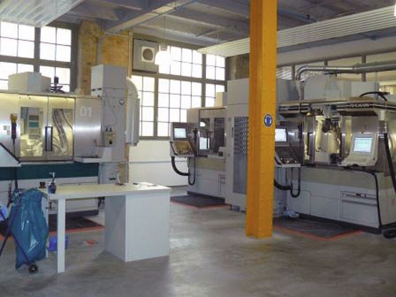 Zwischen 2007 und heute wurde in Leipzig in fünf Picomax 60-HSC investiert. Der Vorteil von Fehlmann/Erowa: An den Robot lassen sich zwei Maschinen anbinden. (Bild: Biodentis)