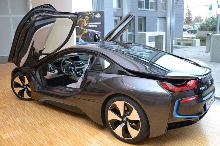 Stargast der Veranstaltung war ein BMW i8 ... (Foto: Michel)