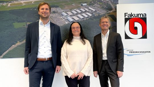 Von links: Andreas Hein, Aufsichtsratsvorsitzender der Messe Friedrichshafen und Bürgermeister der Stadt Friedrichshafen, Bettina Schall, Geschäftsführerin des Messeveranstalters P. E. Schall GmbH & Co. KG sowie Klaus Wellmann, Geschäftsführer der Messe Friedrichshafen.(Bild:  Schall)