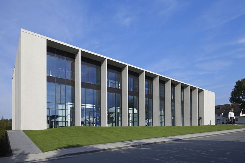 Das Hörmann Forum zeigt am Hauptsitz in Steinhagen auf mehr als 6000 m² die bislang größte Produktausstellung des Unternehmens. (Bild: Hörmann)