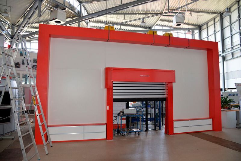 Der zweite LongLife-Forschungsstandort: Im BIBA – Bremer Institut für Produktion und Logistik an der Uni Bremen steht nun das Hochleistungstor des Projektpartners Efaflex funktionsbereit zur Verfügung. (Bild: Universität Bremen)