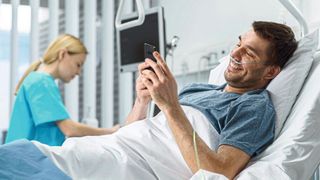 Intelligente Übermittlung der Patientenbedarfe an das Pflegepersonal – mit ein paar Klicks direkt kommunizieren (© Avaya)
