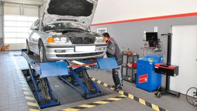 Ältere Fahrzeuge sollten nicht jährlich zur Hauptuntersuchung (HU). Den Vorschlag der EU-Kommission hat nun auch das EU-Parlament abgelehnt.   (Bild: Dominsky – VCG)