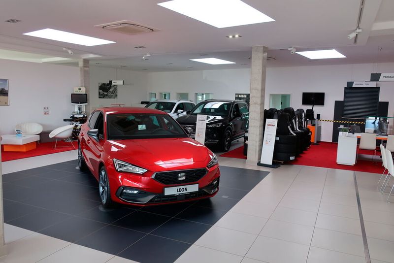 Das Gebäude von Auto Schmitz ist gar nicht so groß, weder für Seat ... (Bild: Grimm/»kfz-betrieb«)