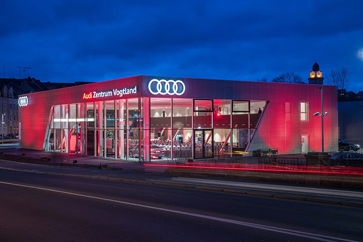 Das Audi-Zentrum Vogtland stand nach nur acht Monaten Bauzeit. Die Carl-Gruppe investierte rund sechs Millionen Euro in den Neubau. (ACC Autocentrum)