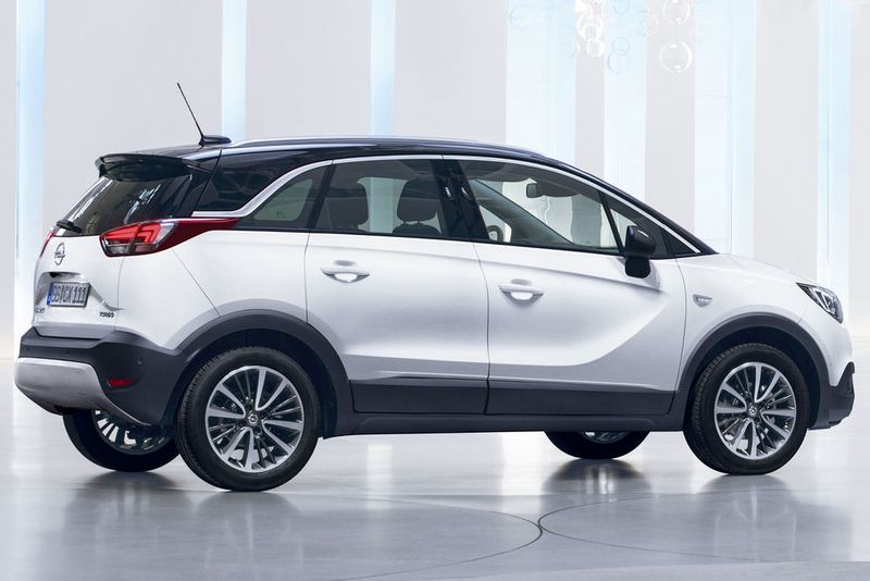 Zum Marktstart gibt es den Crossland X mit drei Dreizylinder-Benzinern und zwei Dieselaggregaten. (Opel)