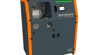 Recently celebrated its world premiere: the S1 Basic from AM Solutions. It is the first compact blasting system for automated cleaning and surface finishing of 3D-printed polymer components in the industrial entry-level segment. (Source: Rösler Oberflächentechnik)