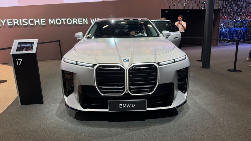 The revised 7 Series - including the i7 electric version - celebrated its premiere at BMW. (Image:Wehner - VCG)
