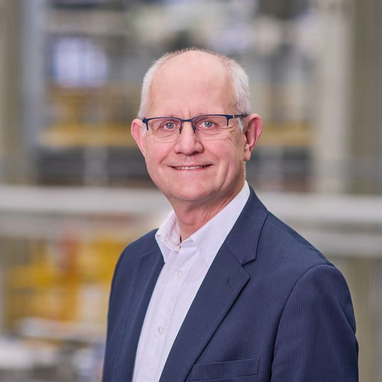 Dr. Gerard Nijman, Senior Technical Expert Tire & Rubber bei Krauss Maffei Extrusion, sieht besonders dynamische Entwicklungen im internationalen Reifenmarkt.(Bild:  Krauss Maffei)